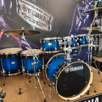 Yamaha Stage Custom in deep blue Sunburst 