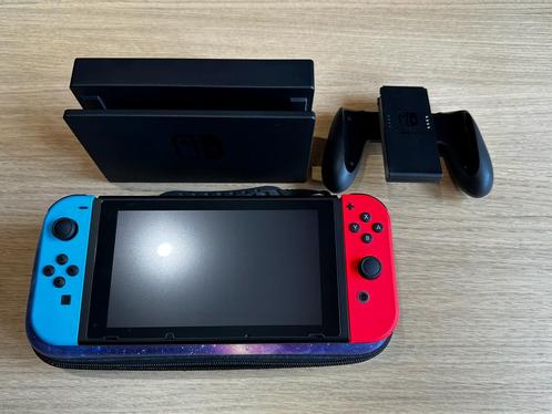 Console Nintendo Switch avec pochette, Consoles de jeu & Jeux vidéo, Consoles de jeu | Nintendo Switch, Utilisé, Switch 2019 Upgrade