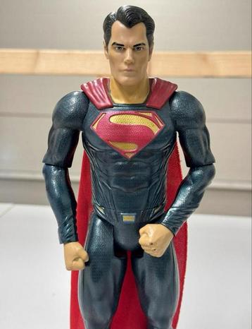 DC Comics Figurine poupée Superman XL 30cm bleu rouge + cape