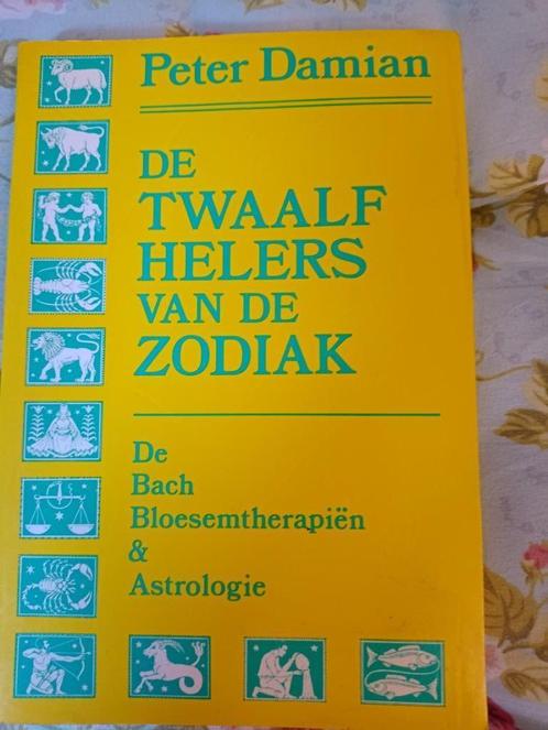 De twaalf helers van de zodiak. Bachbloesems en astrologie, Boeken, Esoterie en Spiritualiteit, Zo goed als nieuw, Astrologie