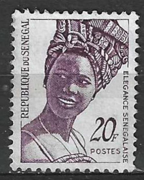 Senegal 1981/1982 - Yvert 557 - Elegante Senegalese (ST), Timbres & Monnaies, Timbres | Afrique, Affranchi, Envoi