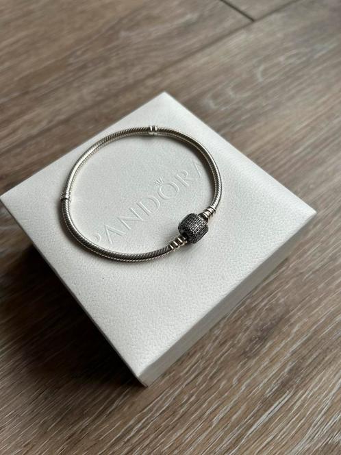 Zilveren Pandora armband 19cm pavé slot, als nieuw, Bijoux, Sacs & Beauté, Bracelets, Comme neuf, Argent, Argent, Avec cristal