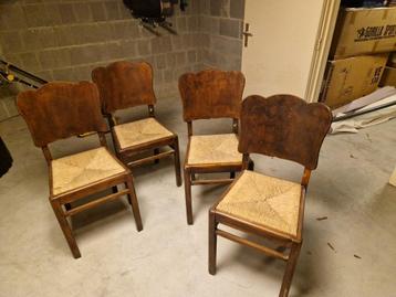 4 stevige houten stoelen