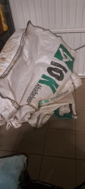 3 Big bags en kapotte tv