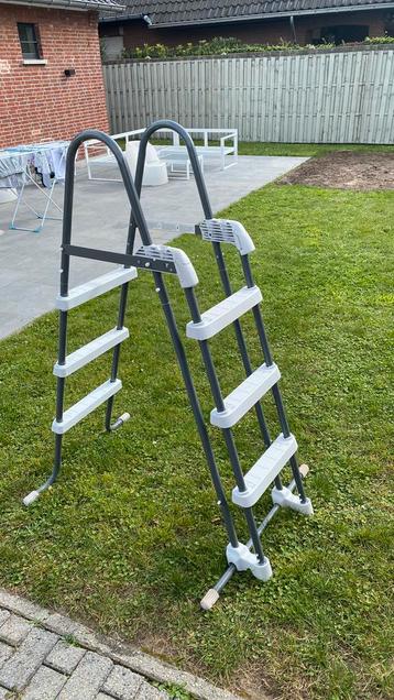 Intex zwembadtrap zwembadladder 90-107cm 