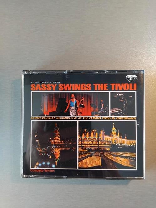 Boîte de 2 CD Sarah Vaughan. Sassy fait tourner le Tivoli., CD & DVD, CD | Jazz & Blues, Comme neuf, Enlèvement ou Envoi