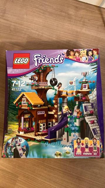 Lego Friends - Cabane dans les arbres du camp d'aventure