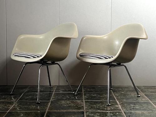 2 sièges EAMES Herman Miller en fibre de verre DAX Low Loung, Maison & Meubles, Chaises, Deux, Métal, Autres matériaux, Autres couleurs