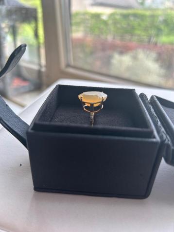 Gouden ring met edelstenen topaas en diamantjes 