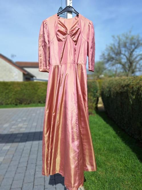 Robe longue vintage taille 38 avec aumônière assortie, Vêtements | Femmes, Habits de circonstance, Comme neuf, Rose, Enlèvement ou Envoi