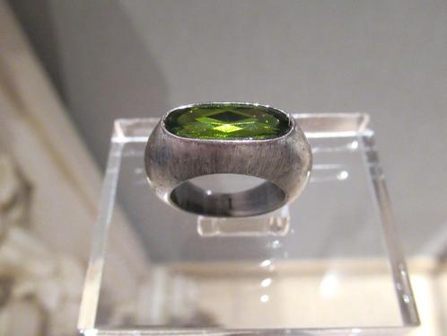 Nieuwe Dyrberg/Kern ring met groen kristal, Bijoux, Sacs & Beauté, Bagues, Neuf, 17 à 18, Vert, Avec cristal, Envoi