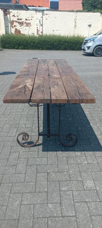 Table ancienne - poutres en chêne et pied en fer forgé