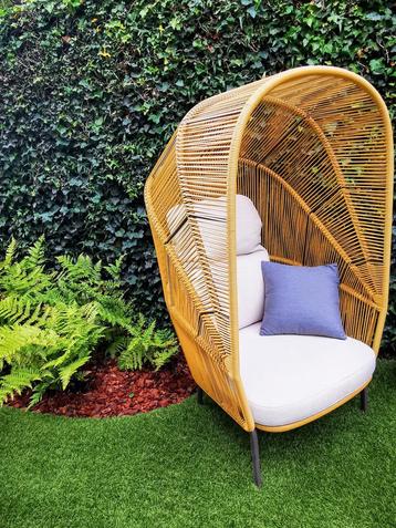 Dedon lounge chair 