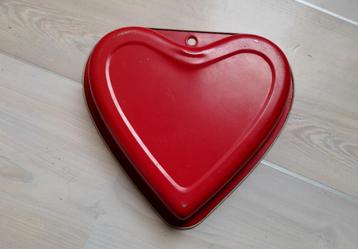 Moule à gâteau en forme de coeur rouge