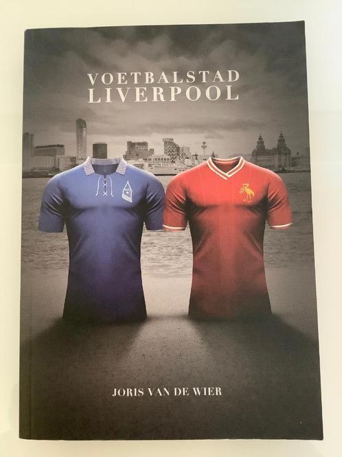 Voetbalstad Liverpool Van Joris Van De Wier, Livres, Livres de sport, Neuf, Sport de ballon, Enlèvement ou Envoi