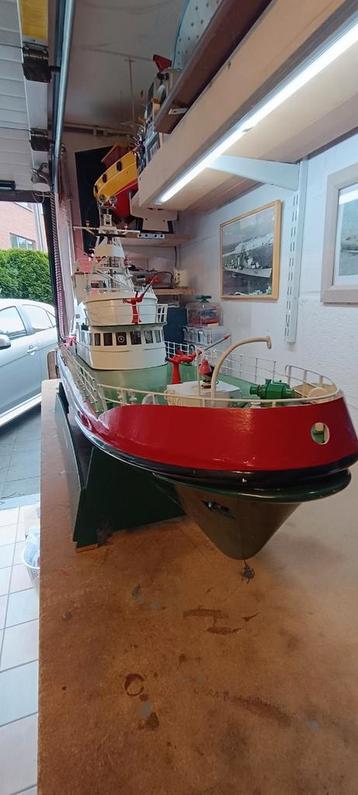 Weezer RC-boot van 120 cm