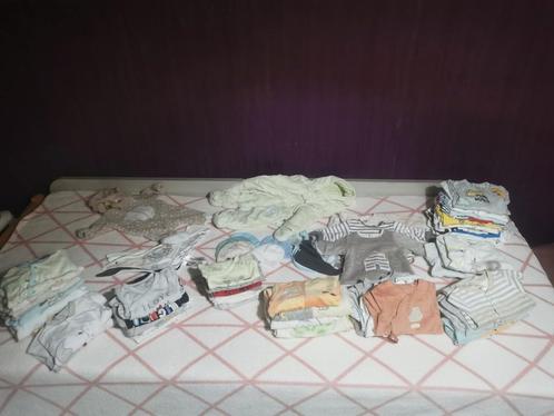 Lot de vêtements pour bébé garçon 1 mois, Kinderen en Baby's, Babykleding | Maat 50, Gebruikt, Jongetje, Ophalen of Verzenden