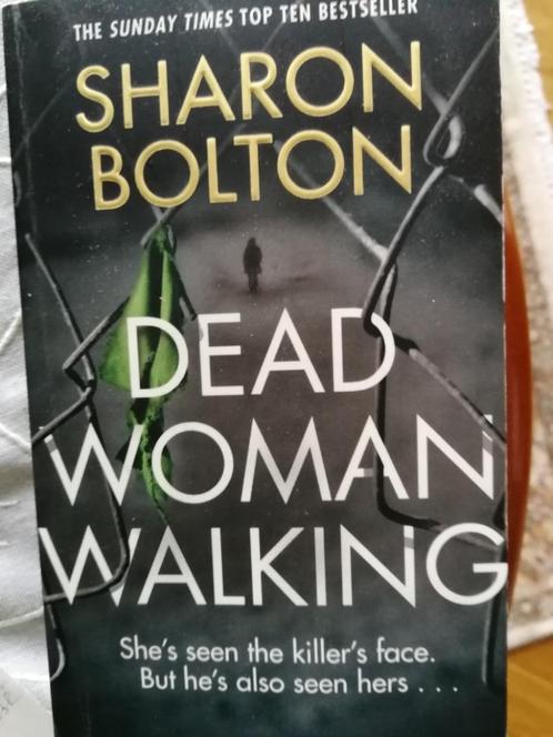 Sharon BOLTON - Une femme morte qui marche - thriller - angl, Livres, Langue | Anglais, Comme neuf, Fiction, Enlèvement ou Envoi