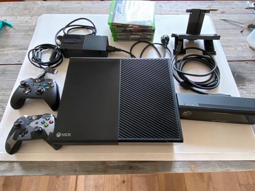 Xbox One + Kinect camera, 2 controllers en games., Games en Spelcomputers, Spelcomputers | Xbox One, Gebruikt, Xbox One, 500 GB