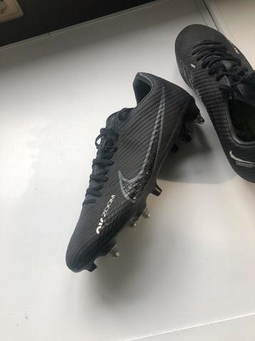 Chaussures de football Nike portées deux fois 