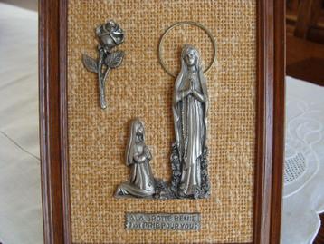 Ancien cadre de Lourde la Vierge, ciselé fait main, vintage,