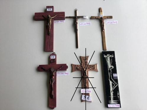 5 crucifix pour seulement 5 euros chacun et plus..., Antiquités & Art, Antiquités | Objets religieux, Enlèvement ou Envoi