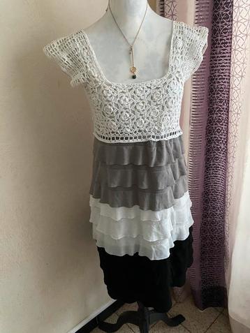 Robe partie crochet Miss Line et avec volants taille M