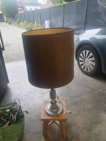 Tafellamp met bruine kap - GRATIS