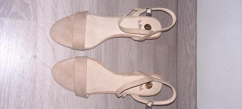Jolies chaussures neuves La Strada (5) taille 40, Vêtements | Femmes, Chaussures, Neuf, Chaussures à haut talons, Beige, Enlèvement ou Envoi