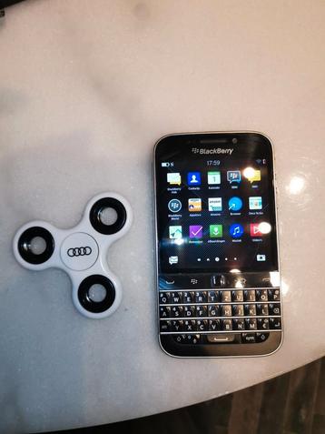 Le Blackberry Classic Q20 fonctionne comme neuf  Whatsapp e