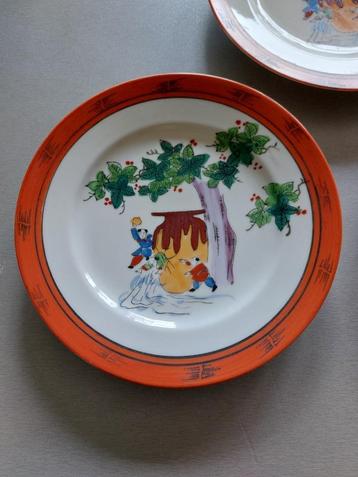 Image « Hob-in-the-Well » de 5 assiettes anciennes en porcel