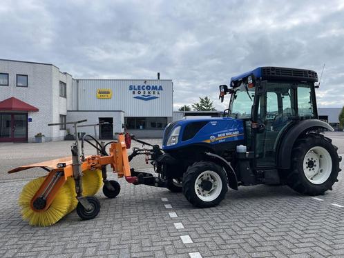 New Holland T4.80N & Sweeper, Articles professionnels, Agriculture | Tracteurs, jusqu'à 2500, New Holland, jusqu'à 80 ch, Utilisé