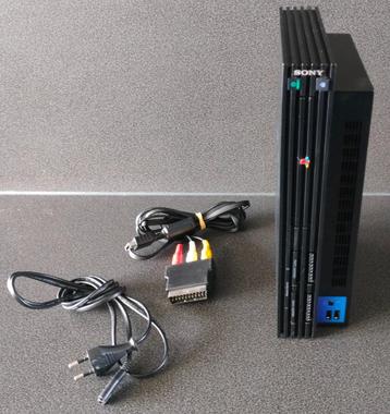 PS2 met 33 games, 2 controllers, memory card, Micro & Camera