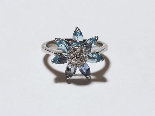 Sterling zilveren ring 925 met lichtblauwe zirkonia bloem, Handtassen en Accessoires, Ringen, Zo goed als nieuw, Dame, 17 tot 18