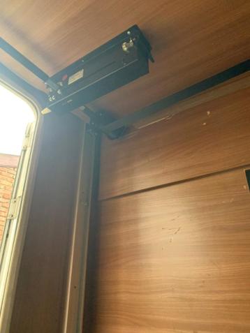 Hefsysteem voor bed in camper/van
