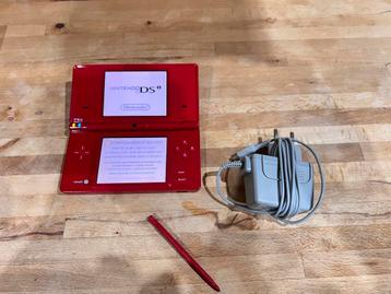 NINTENDO DSi RED CONSOLE MET OPLADER -