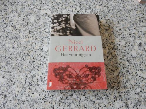 nr.105 - Het voorbijgaan - Nicci Gerrard - roman (B), Livres, Romans, Enlèvement ou Envoi