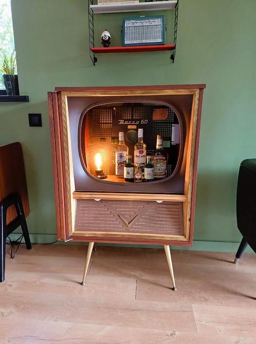 TV vintage transformée en armoire avec éclairage, Maison & Meubles, Armoires | Buffets, Enlèvement