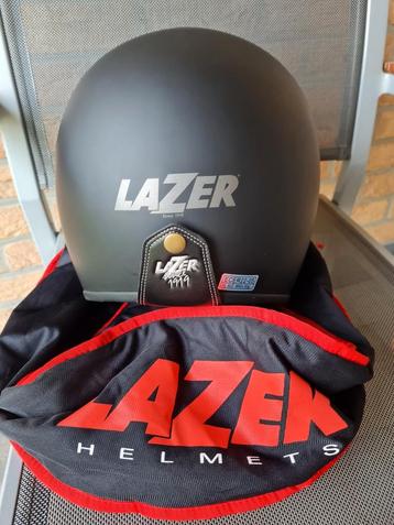 Le casque de moto ouvert LAZER ECER22-05 n'a jamais été util