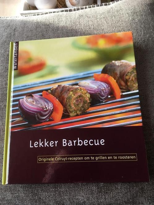 2 nieuwe colruyt kookboeken(barbecue en zoete lekkernijen), Livres, Livres de cuisine, Neuf, Plat principal, Gâteau, Tarte, Pâtisserie et Desserts