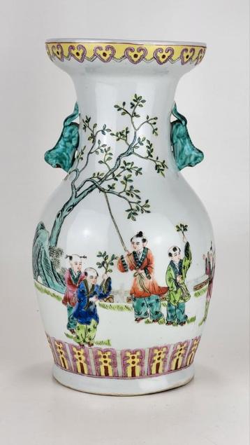 Vase chinois richement décoré