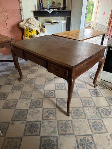 Belle table de bureau vintage avec tiroirs