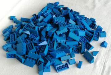 LEGO – ASSORTMENT OF 250 PIECES ROOF BRICKS – BLUE 