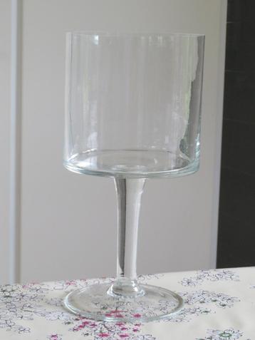 vase en verre sur pied - hauteur 30 cm