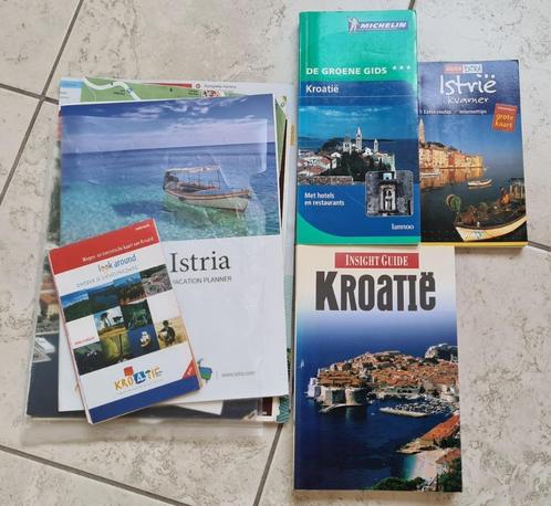 reisdocumentatie Kroatië, Livres, Guides touristiques, Utilisé, Guide ou Livre de voyage, Europe, Vendu en Flandre, pas en Wallonnie