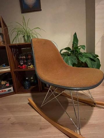 Eames Fiberglass Chair RAR Schommelstoel