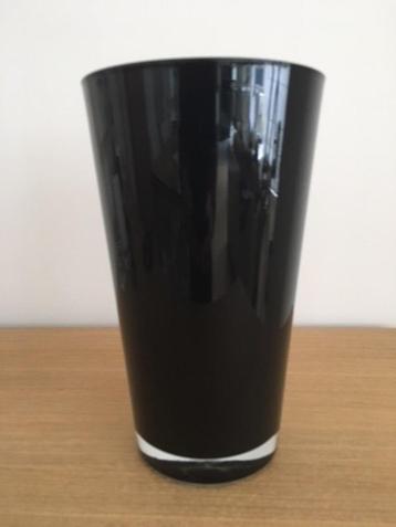 Très beau vase en verre noir, hauteur 22 cm, diamètre 13 cm