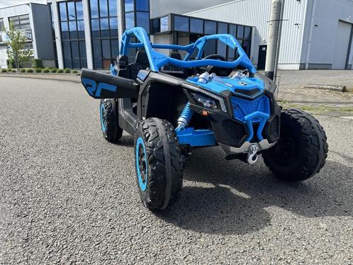 24V CAN-AM Maverick buggy blauw 2 persoons, 4WD- MP4 – leder, Enfants & Bébés, Jouets | Extérieur | Véhicules & Draisiennes, Neuf