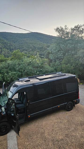 Zelfbouw Stealth Camper