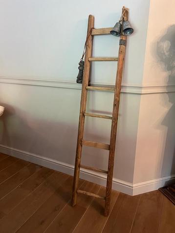 Oude houten ladder